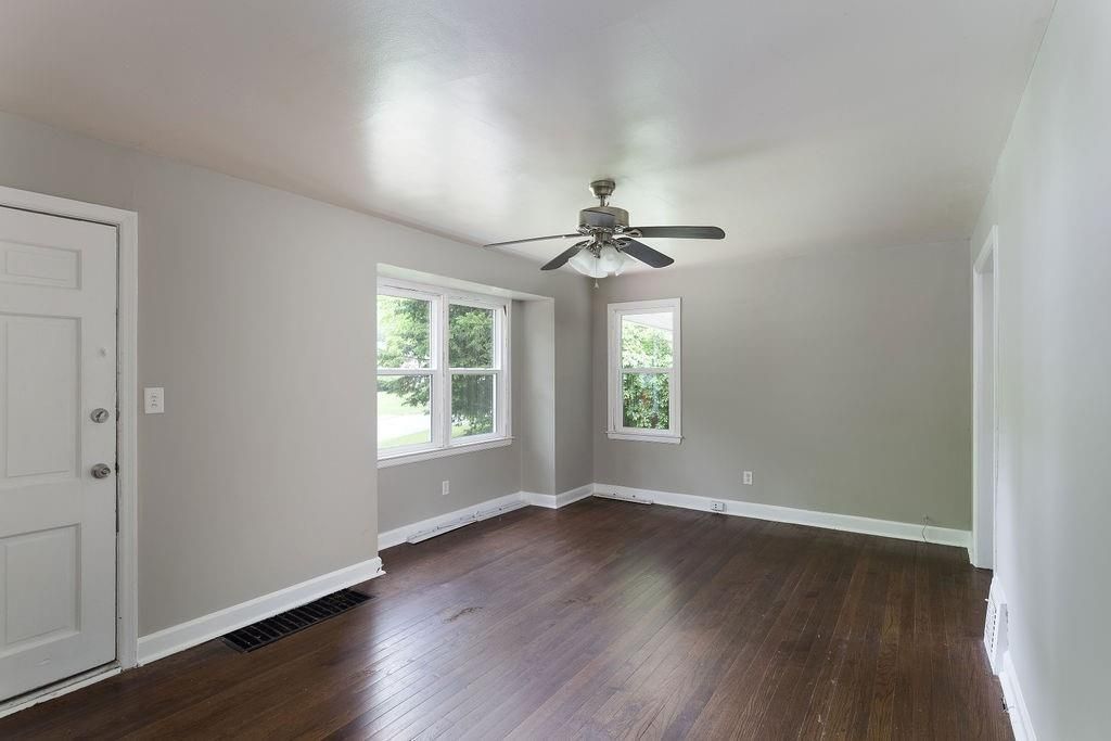 Photo of 10 E Pocahontas Lane, Kansas City, MO 64114 (MLS # 2598599)