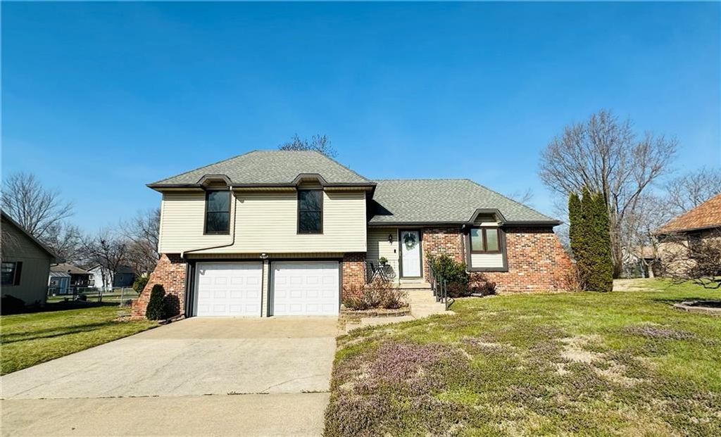 Photo of 109 S Vansant Street, Clinton, MO 64735 (MLS # 2607911)