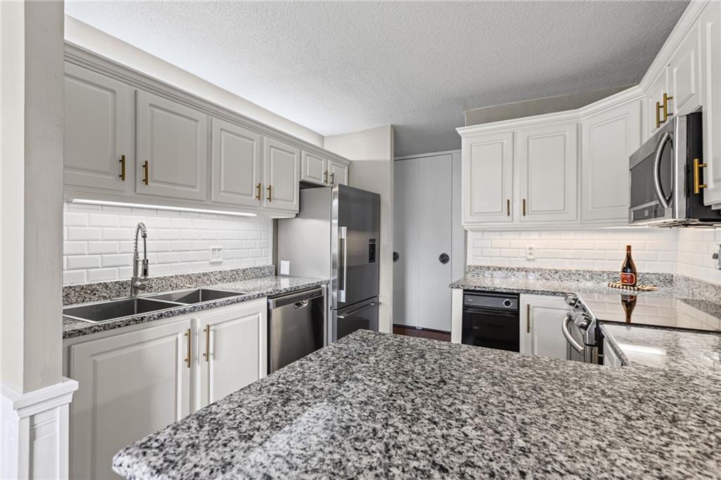 2525 Main Street 205