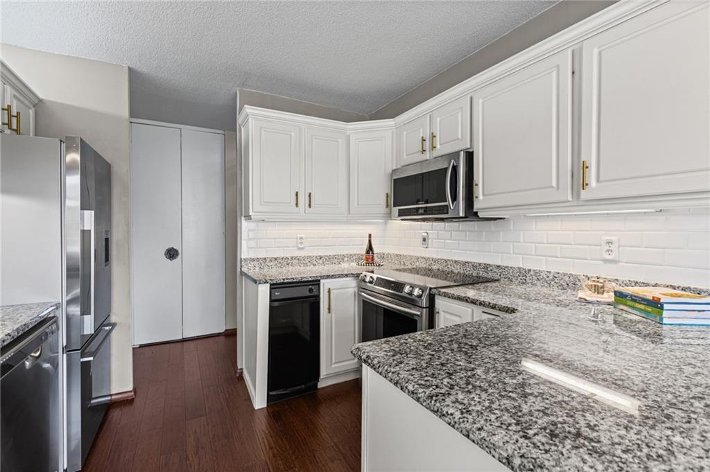 2525 Main Street 205