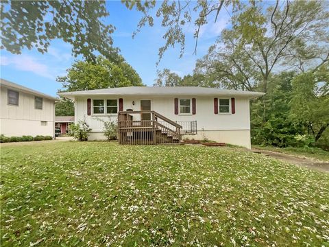 Photo of 12300 E 32nd Street, Independence, MO 64052 (MLS # 2581604)