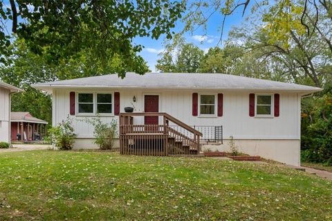 Photo of 12300 E 32nd Street, Independence, MO 64052 (MLS # 2581604)