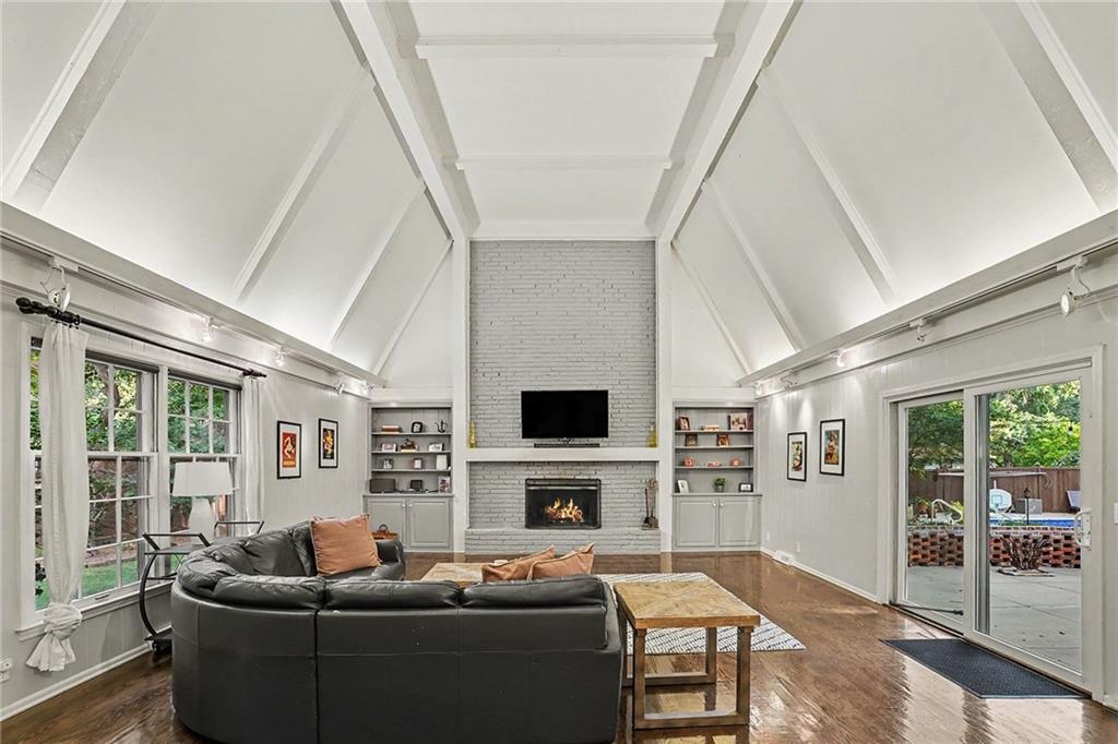 3518 W 100th Terrace
