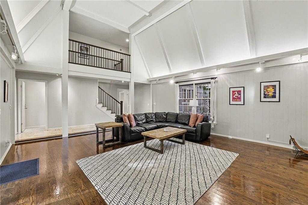 3518 W 100th Terrace