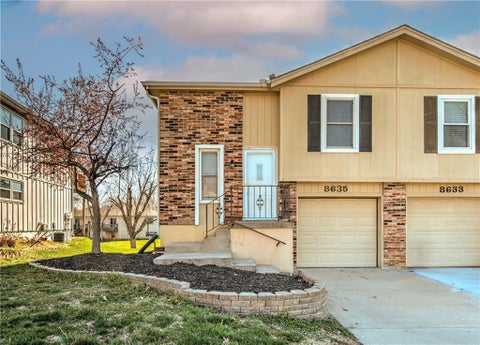 Photo of 8635 N HULL Avenue, Kansas City, MO 64154 (MLS # 2624055)