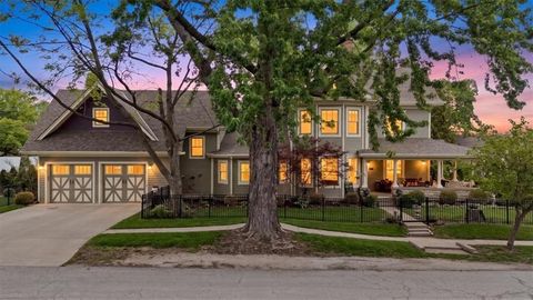 Photo of 105 SW 15th Street, Blue Springs, MO 64015 (MLS # 2616469)