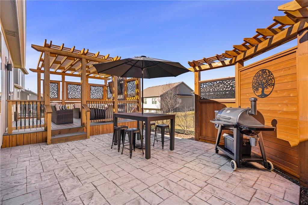 18506 W 194th Terrace