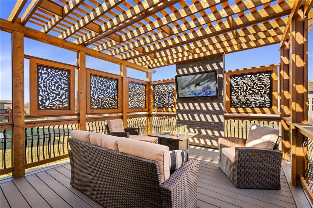 18506 W 194th Terrace