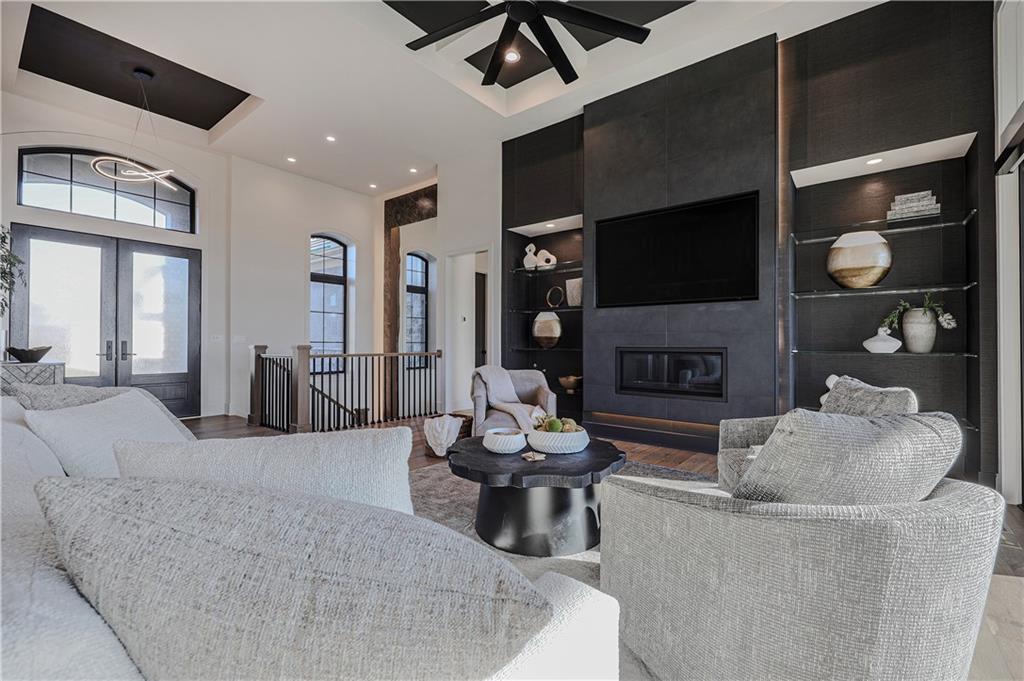 5818 N Lucerne Avenue