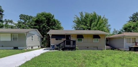 Photo of 4629 Elmwood Avenue, Kansas City, MO 64130 (MLS # 2626246)