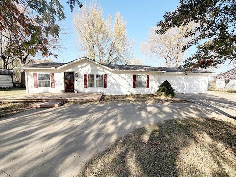 410 Park Avenue, Buckner, MO 64016 - MLS#: 2587910