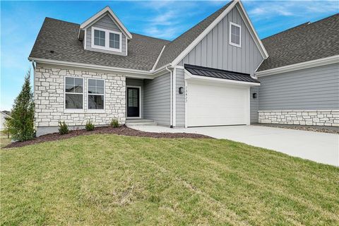 Photo of 13427 W 174th Terrace, Overland Park, KS 66221 (MLS # 2597837)