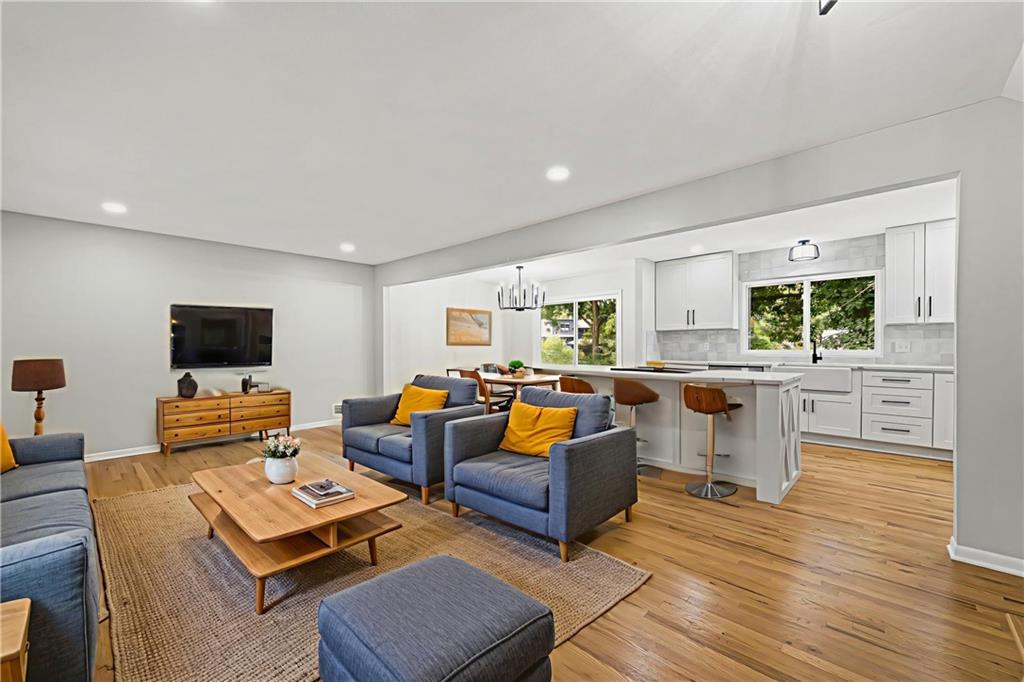 200 E 114th Terrace