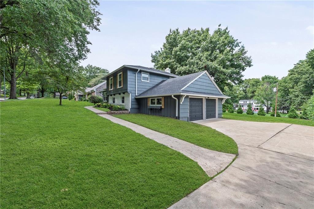 200 E 114th Terrace