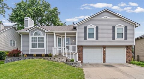 Photo of 2129 6th Terrace, Lees Summit, MO 64063 (MLS # 2620359)