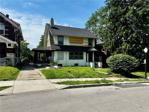 Photo of 1031 Laurel Avenue, Kansas City, KS 66104 (MLS # 2620532)