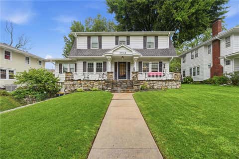 Photo of 7432 Jarboe Street, Kansas City, MO 64114 (MLS # 2636690)