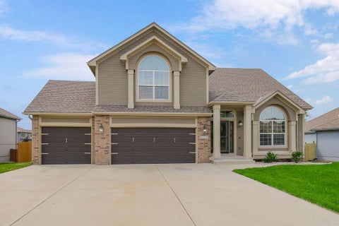 Photo of 4412 SW Lyndsie Court, Lees Summit, MO 64082 (MLS # 2639163)