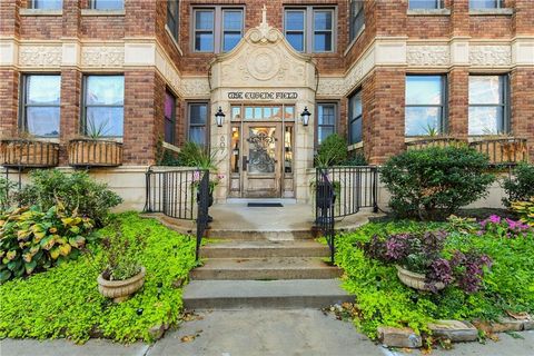 807 W 48th Street 702 Kansas City MO 64112