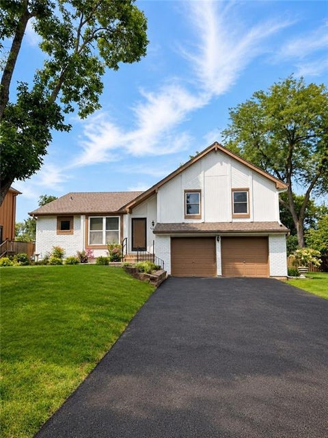 Photo of 14906 W 89th Street, Lenexa, KS 66215 (MLS # 2640228)