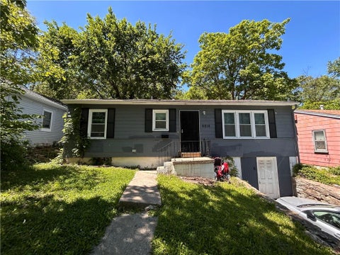 Photo of 6816 Bales Avenue, Kansas City, MO 64132 (MLS # 2624874)