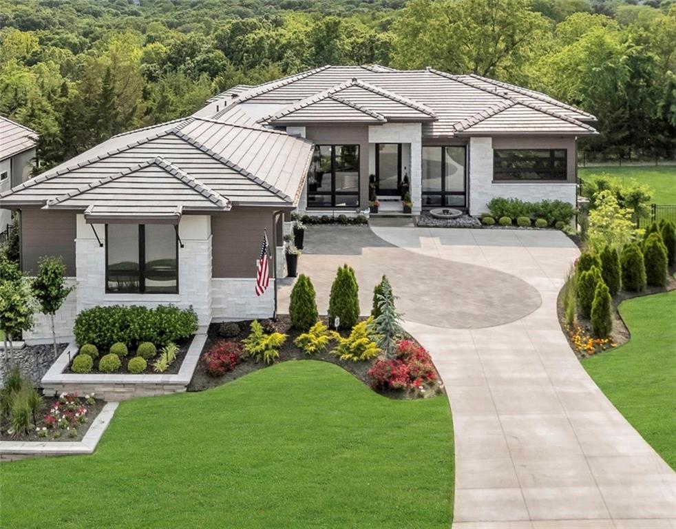 5842 N Lucerne Avenue