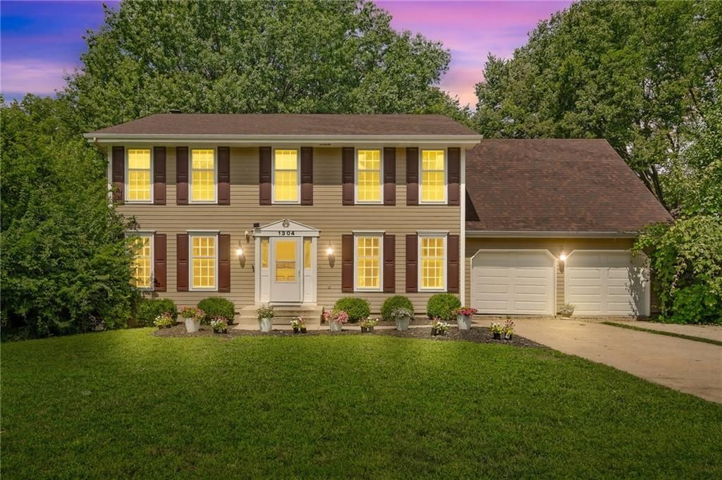 Photo of 1304 Wellington Way, Liberty, MO 64068 (MLS # 2564006)
