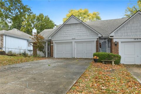 Photo of 10580 Long Street, Overland Park, KS 66215 (MLS # 2584272) Photo of 10580 Long Street, Overland Park, KS 66215 (MLS # 2584272)