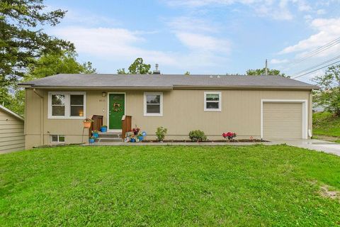 Photo of 8111 Elizabeth Avenue, Kansas City, KS 66112 (MLS # 2622072)