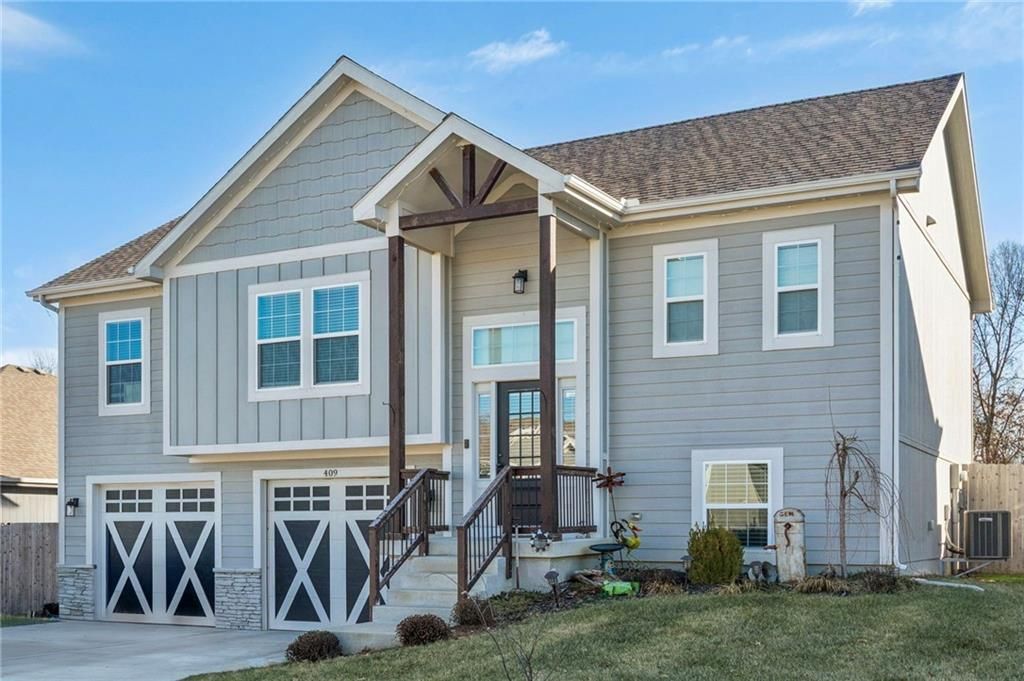 Photo of 409 Lilly Lane, Liberty, MO 64068 (MLS # 2595971)