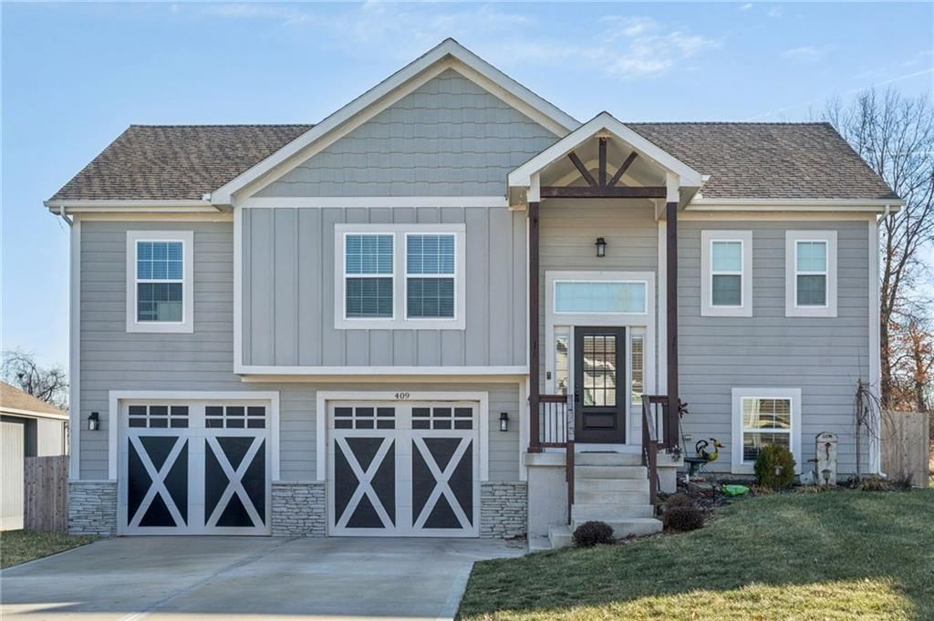 Photo of 409 Lilly Lane, Liberty, MO 64068 (MLS # 2595971)