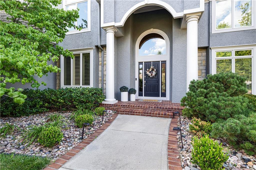 6000 W 142 Street