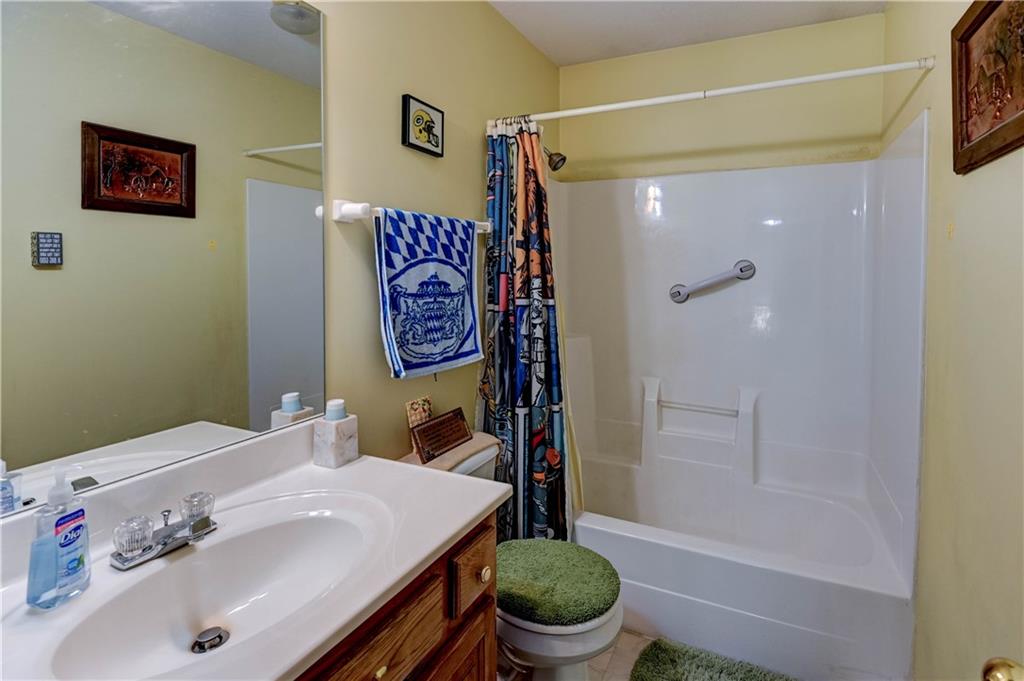 Lansing, Kansas 66043, United States, 4 Bedrooms Bedrooms, ,3 BathroomsBathrooms,Residential,Active,192738