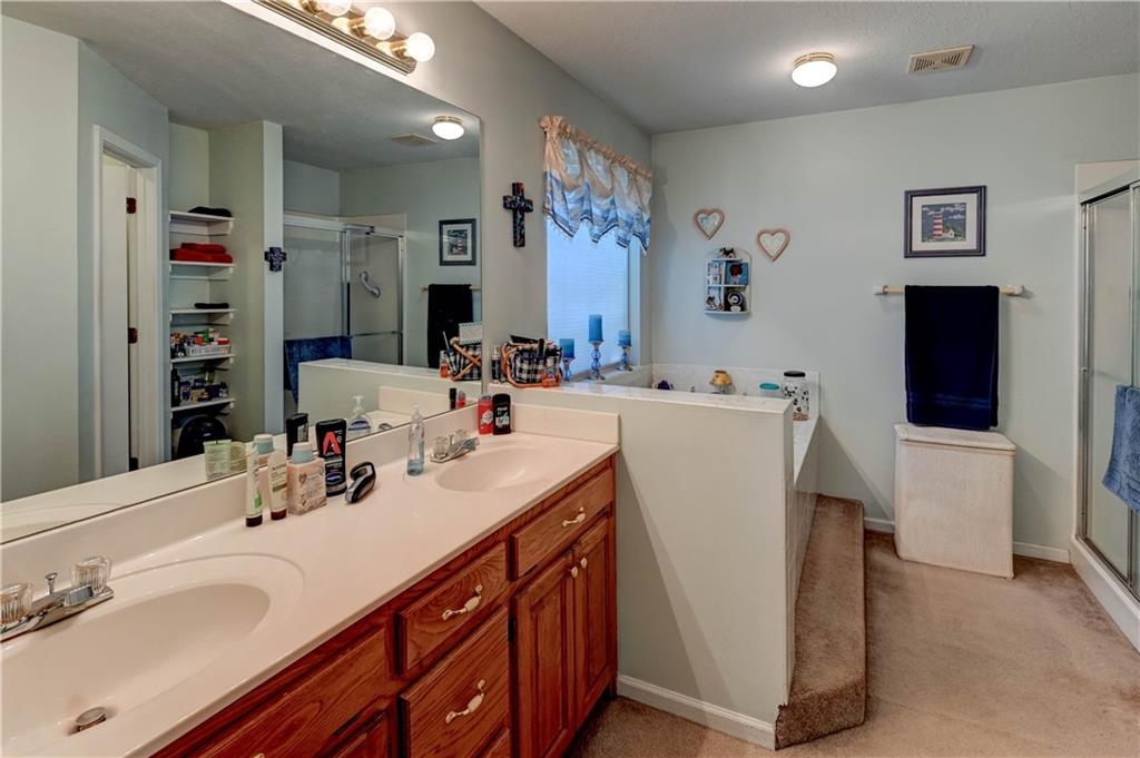 Lansing, Kansas 66043, United States, 4 Bedrooms Bedrooms, ,3 BathroomsBathrooms,Residential,Active,192738