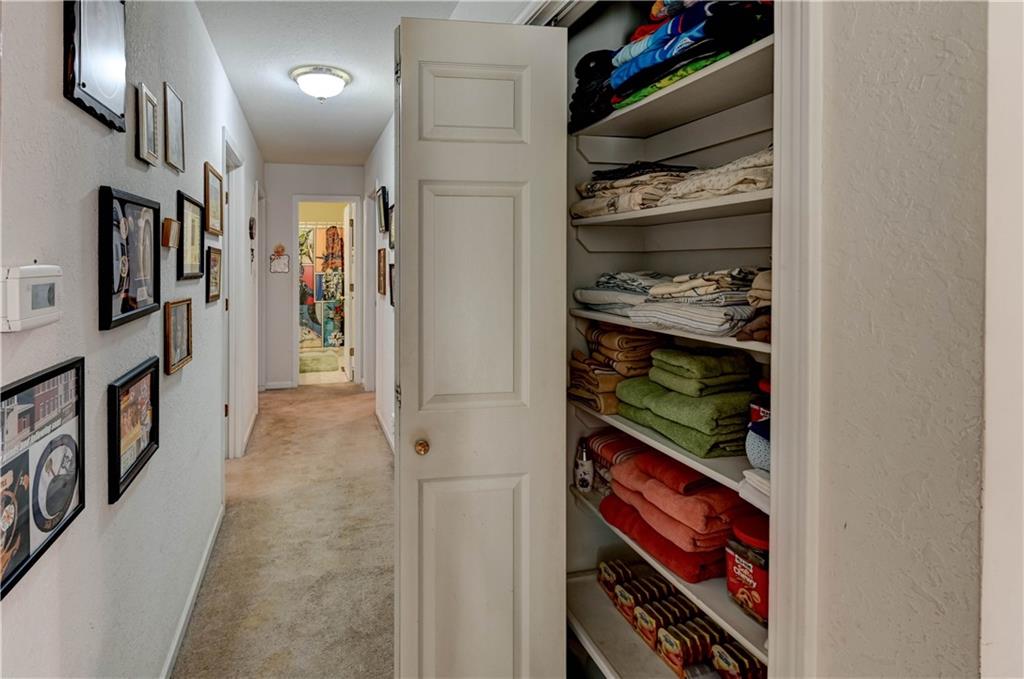 Lansing, Kansas 66043, United States, 4 Bedrooms Bedrooms, ,3 BathroomsBathrooms,Residential,Active,192738