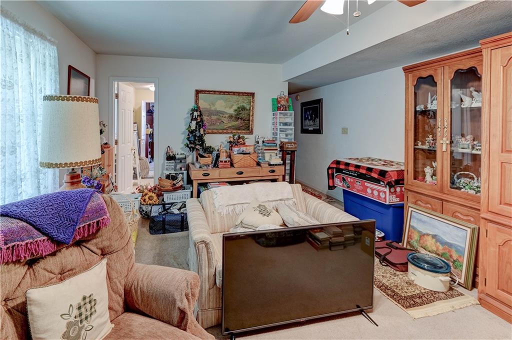 Lansing, Kansas 66043, United States, 4 Bedrooms Bedrooms, ,3 BathroomsBathrooms,Residential,Active,192738