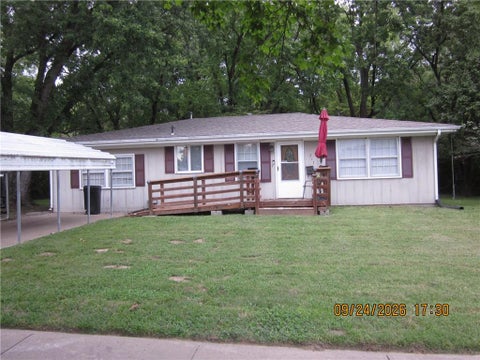 Photo of 217 W Market Street, St Joseph, MO 64505 (MLS # 2644161)