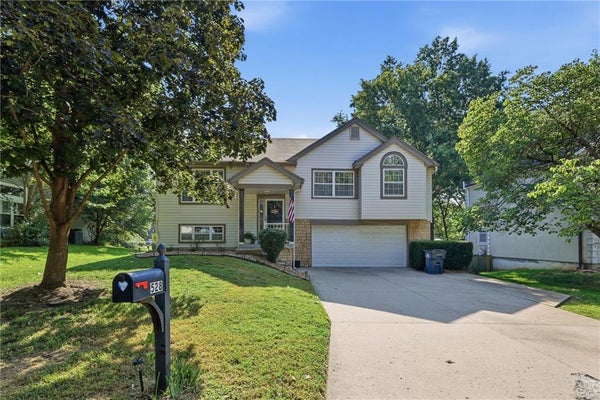 528 NW 41ST ST, BLUE SPRINGS, MO 64015 - Image 89c20763fff4e5a13f0f5eccfae39ea1/1091108610