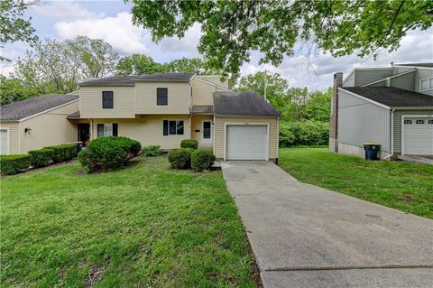 Photo of 1921 E 97th Street #1921, Kansas City, MO 64131 (MLS # 2617730)