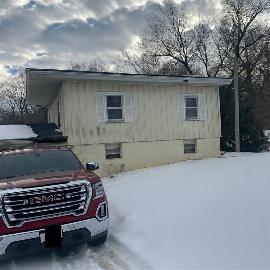 Photo of 1002 W Bourke Street, Macon, MO 63552 (MLS # 2592269)