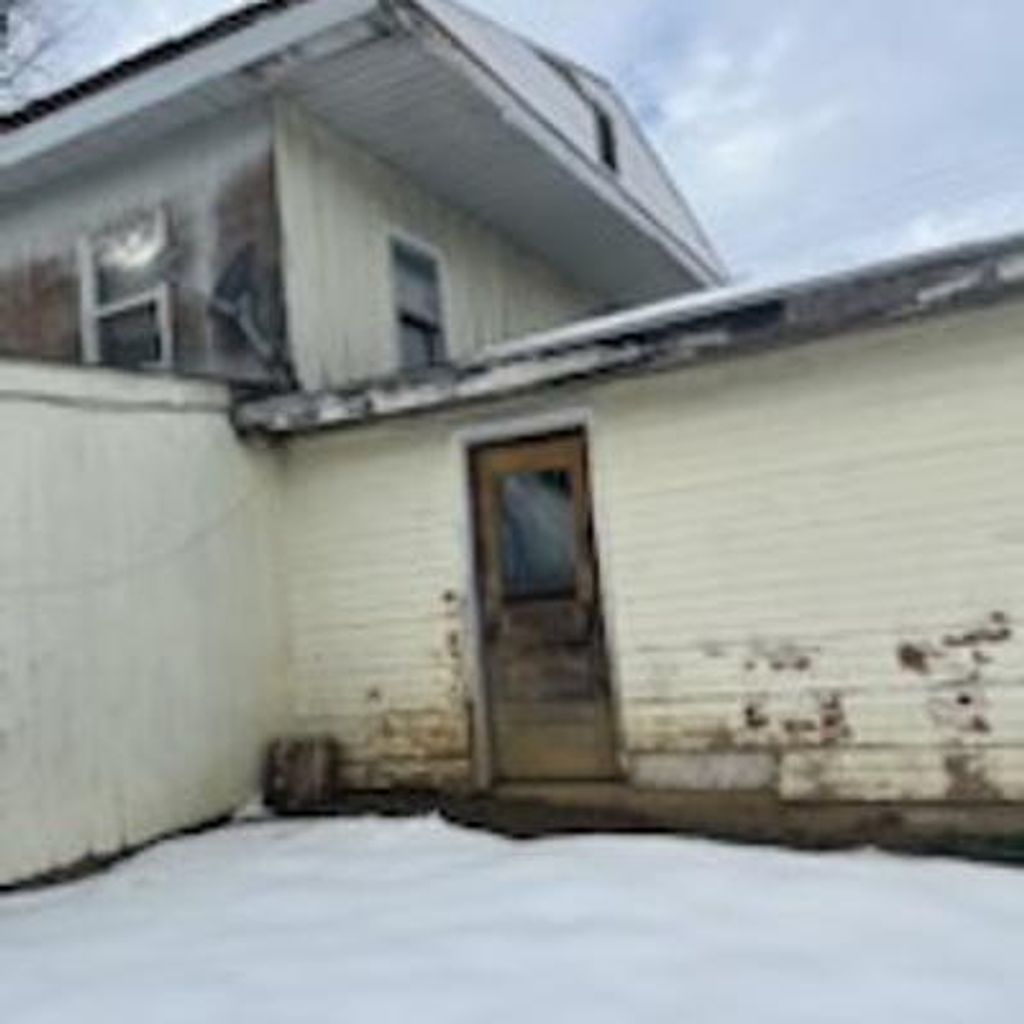 Photo of 1002 W Bourke Street, Macon, MO 63552 (MLS # 2592269)