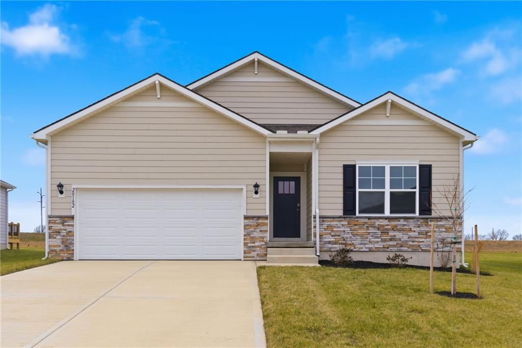 Photo of 19570 W 202nd Terrace, Spring Hill, KS 66083 (MLS # 2598640)