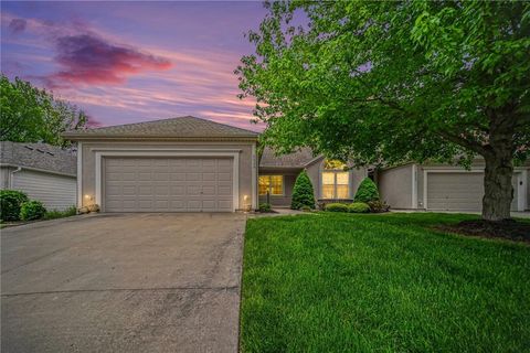 Photo of 6035 NW 79th Street, Kansas City, MO 64151 (MLS # 2612237)