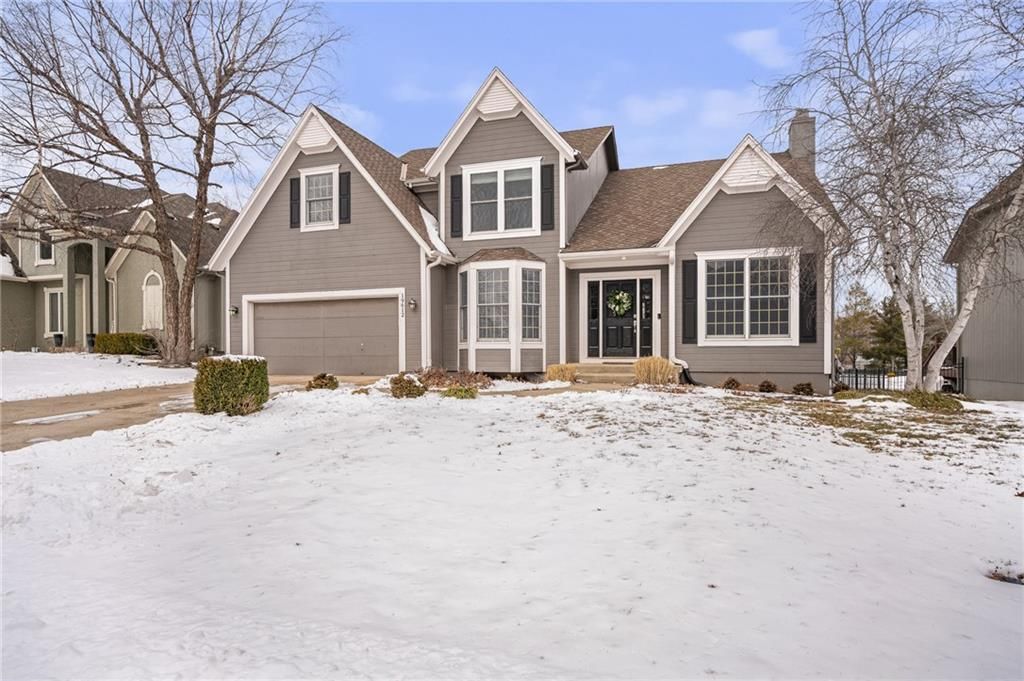 Photo of 19612 W 98th Terrace, Lenexa, KS 66220 (MLS # 2598824)
