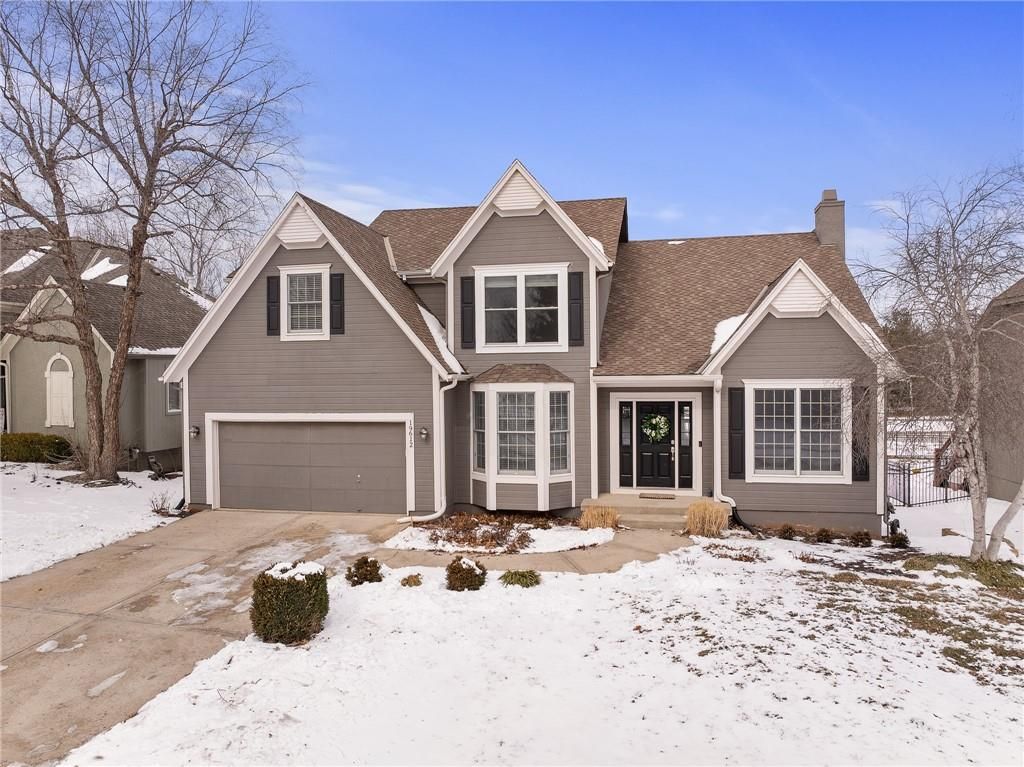 Photo of 19612 W 98th Terrace, Lenexa, KS 66220 (MLS # 2598824)