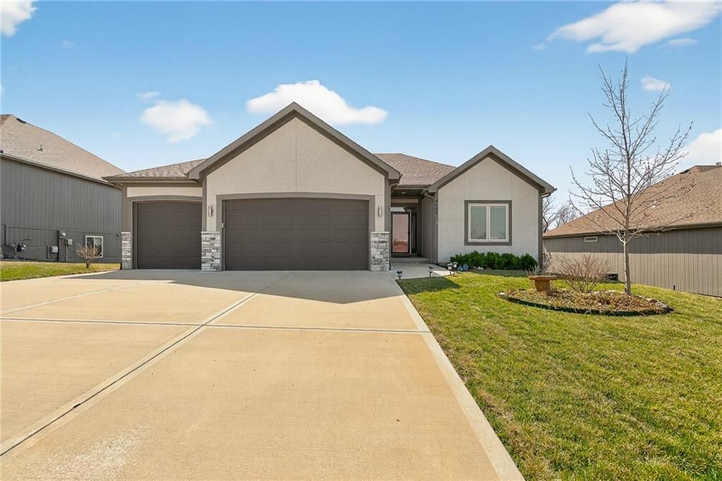 Photo of 4609 NW 141st Terrace, Platte City, MO 64079 (MLS # 2607441)