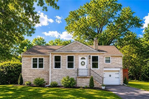 Photo of 336 E Park Street, Olathe, KS 66061 (MLS # 2616662)