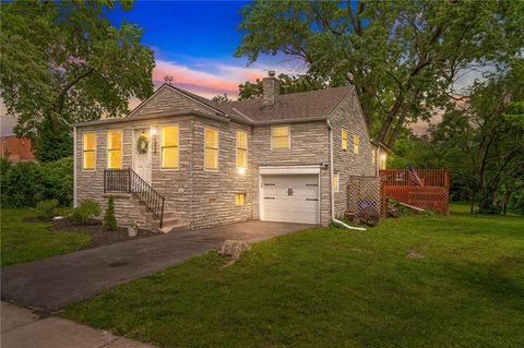 Photo of 336 E Park Street, Olathe, KS 66061 (MLS # 2616662)