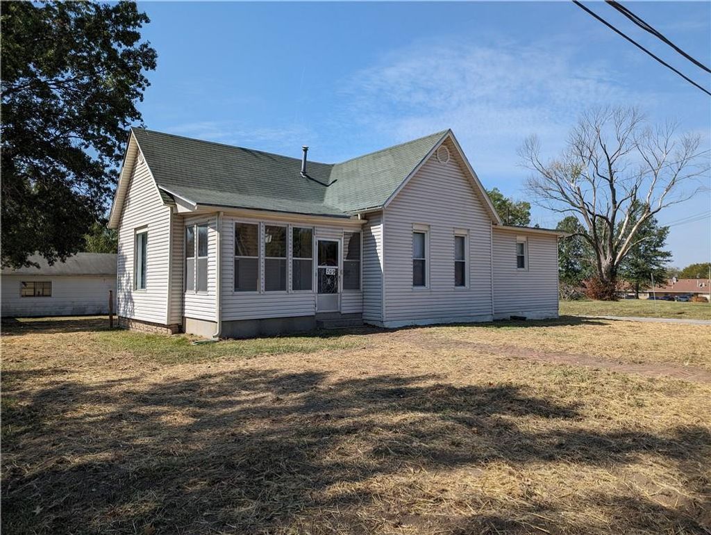 Photo of 709 W Benton Street, Windsor, MO 65360 (MLS # 2607198)