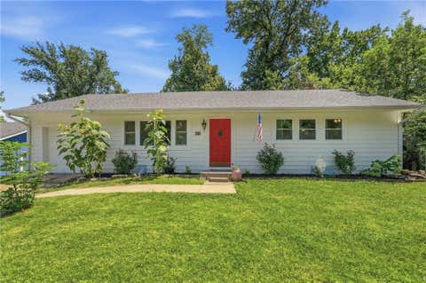 Photo of 905 N 80th Terrace, Kansas City, KS 66112 (MLS # 2632729)